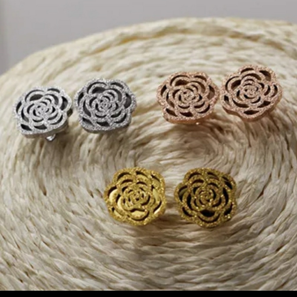 Frosted covered Camellia stud earrings. - Picture 7 of 7